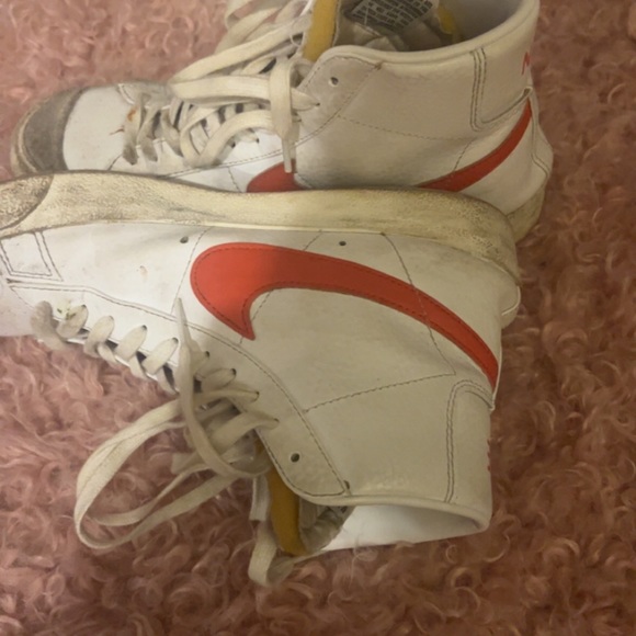 Nike high tops - Picture 1 of 3